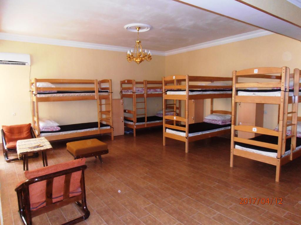 Rafael Hostel Jerevan Exteriör bild