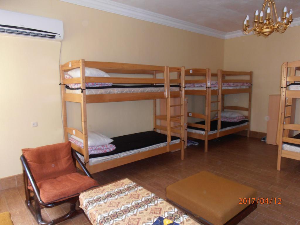 Rafael Hostel Jerevan Exteriör bild