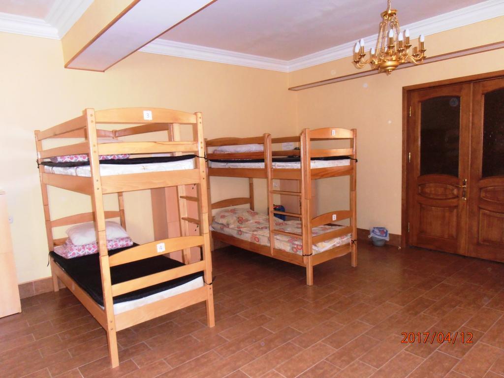 Rafael Hostel Jerevan Exteriör bild