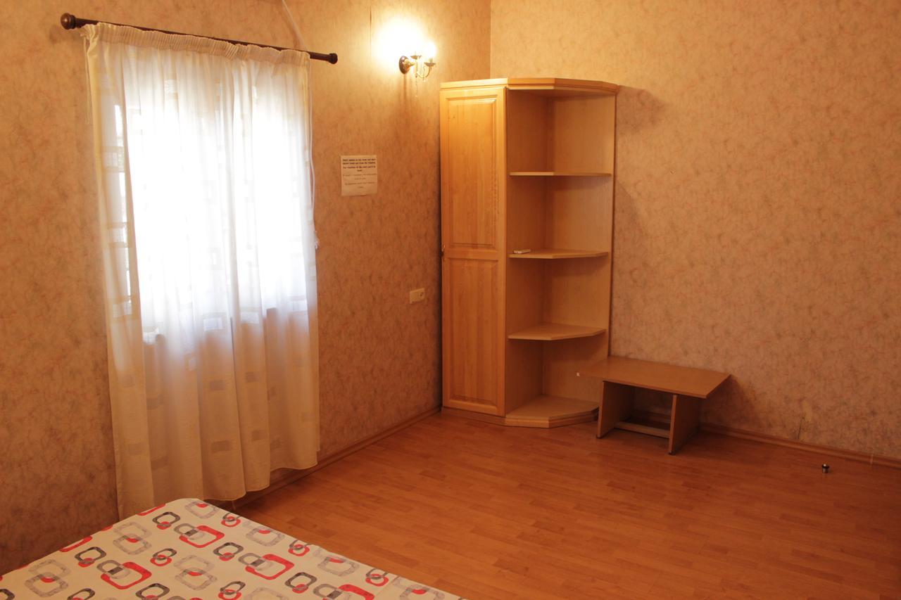 Rafael Hostel Jerevan Exteriör bild