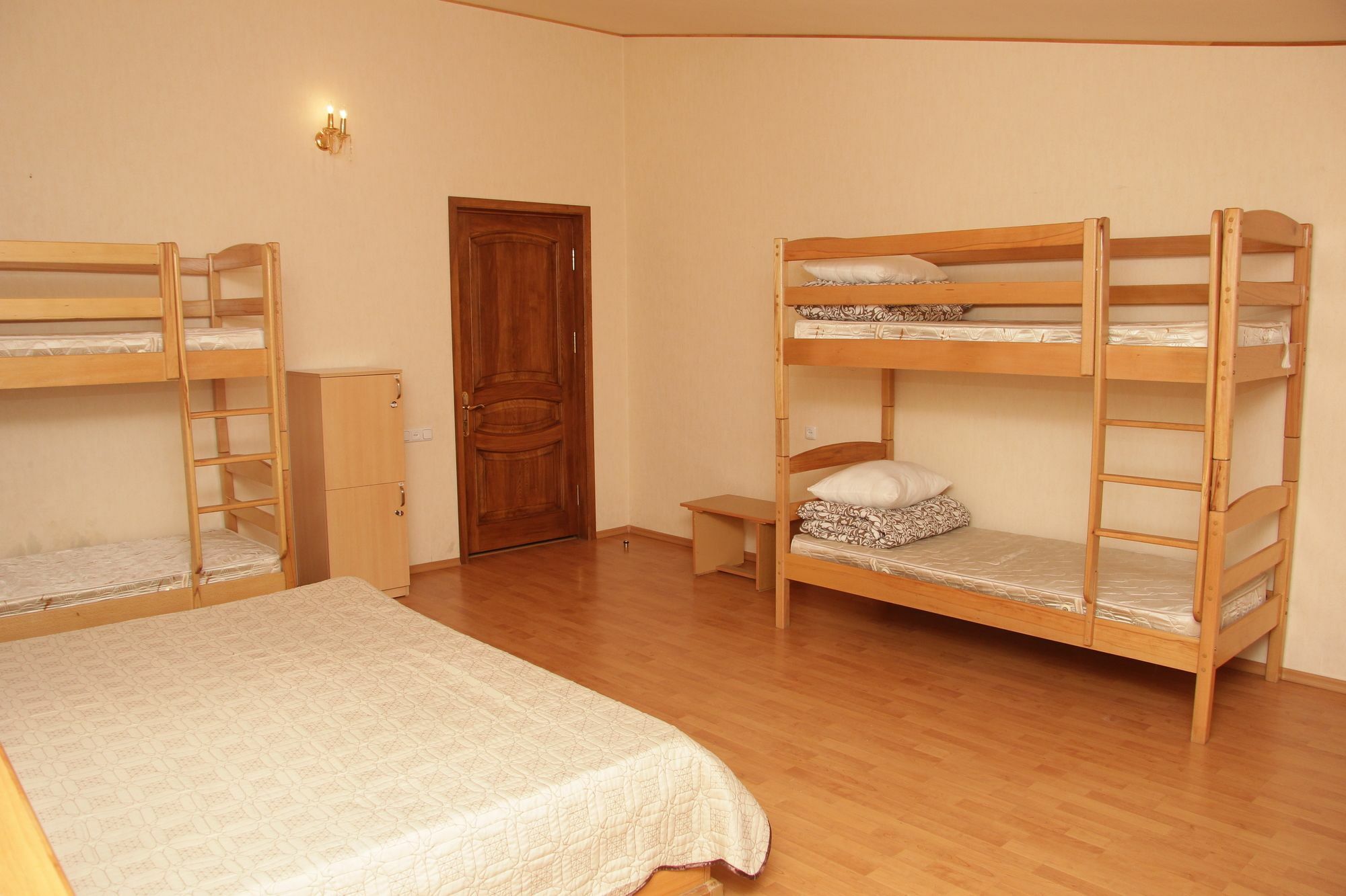 Rafael Hostel Jerevan Exteriör bild