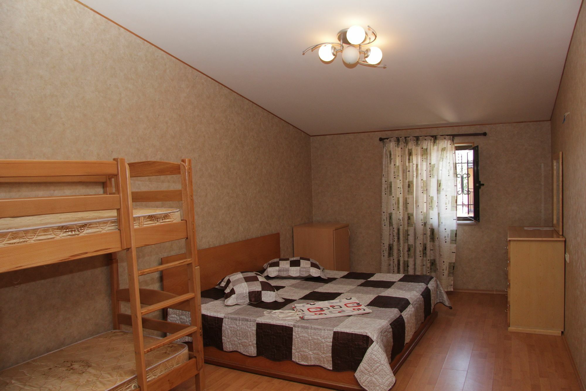 Rafael Hostel Jerevan Exteriör bild